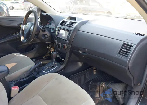 2013 Toyota Corolla Le z USA, uszkodzony, nr VIN 5YFBU4EEXDP093646